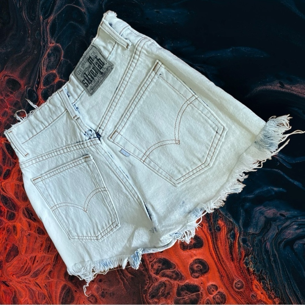 Levi’s Vintage Silvertab 630 Raw Hem Acid White Wash Jean Shorts Size 9/10 - Picture 5 of 16